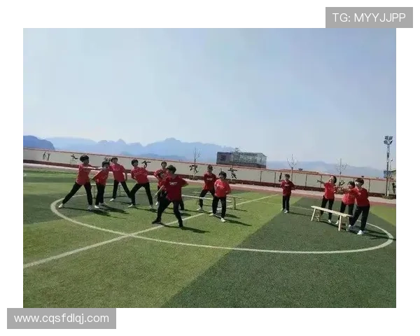 张娜的足球人生：从绿茵场到人生舞台的深度对话与思考