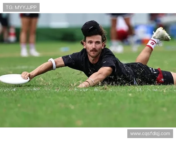 广州飞盘队与成都飞盘队赛后复盘分析双方状态与表现差异